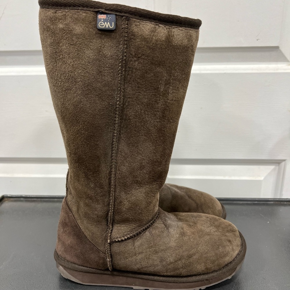 EMU Australian sheepskin boots Size 7